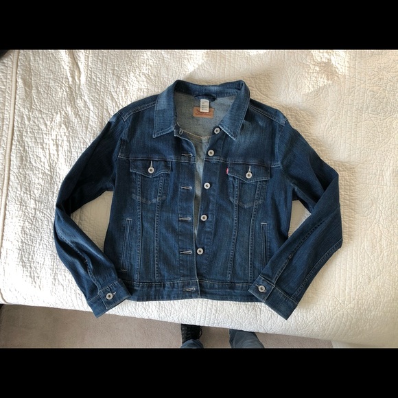 Levi’s Classic Jean Jacket - Picture 3 of 9
